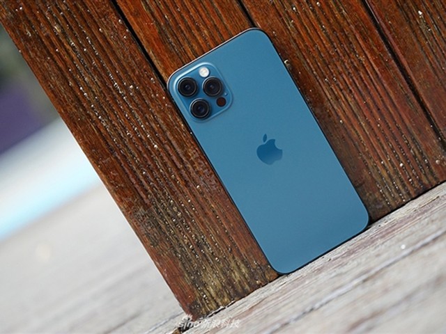 与多款Android手机比较：iPhone 12电池续航最差